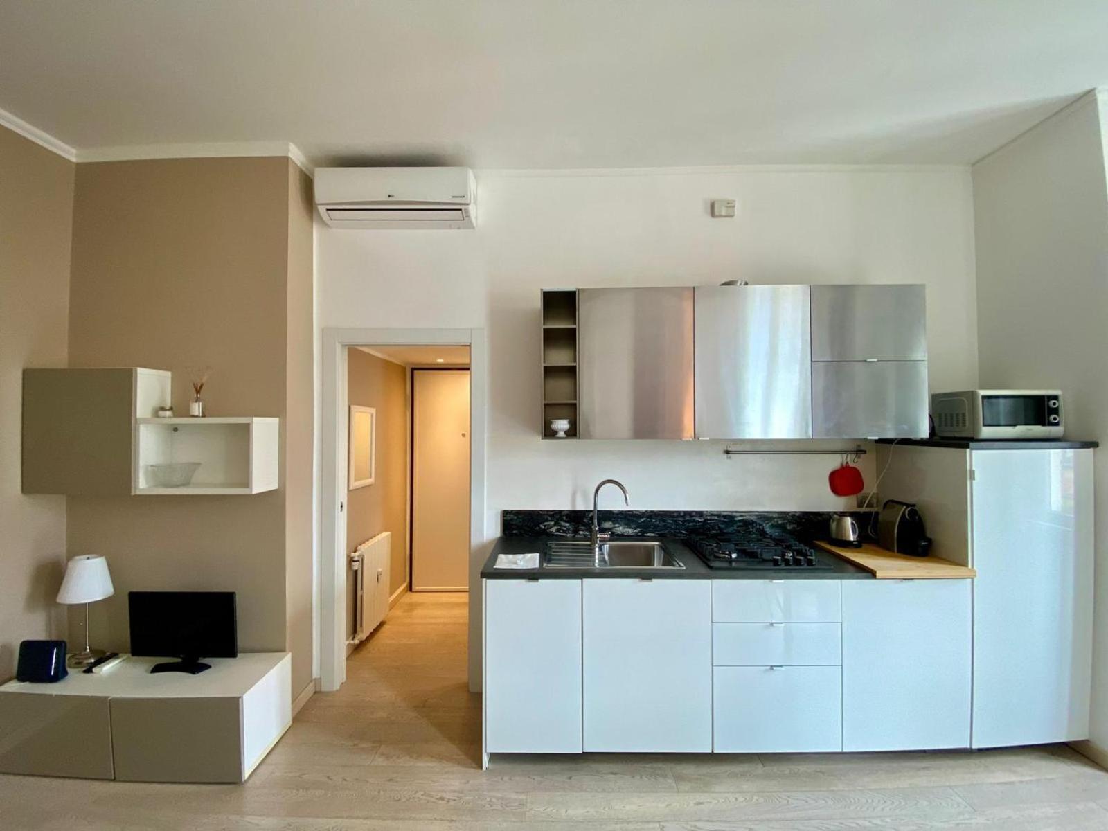 Guesthost - Piazzale Susa Bright Flat Con Veranda — Photos 1